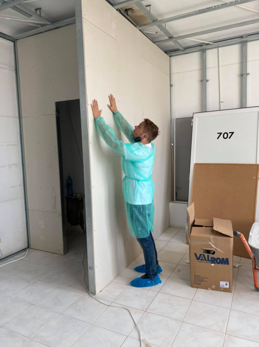 Codin Maticiuc se implică în renovarea spitalelor din România / Sursă foto: Facebook