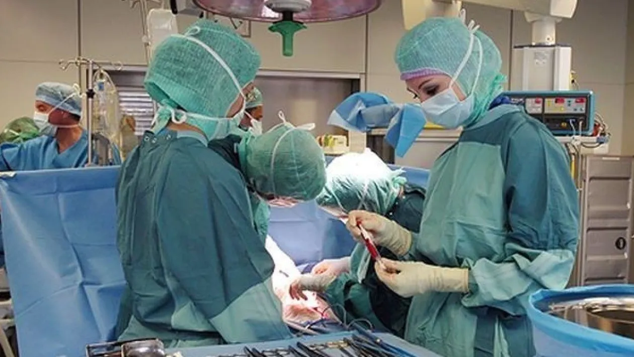 O fetiță de 12 ani a fost salvată de medici în ultima clipă! Avea o tumoră foarte rară