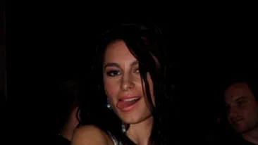 Gina Maican a ramas fara permis pentru ca nu a putut sa-i arate sanii politistului