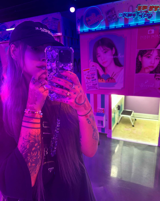 O influenceriță a fost găsită inconștientă într-un apartament din Seul. Familia le cere tuturor ajutorul