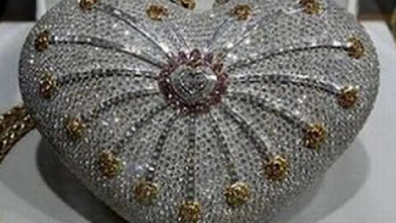 Are peste 4.500 de diamante! Vezi cea mai scumpa poseta din lume!