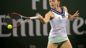 Sponte Jr. ”joacă” în nocturnă.”Logodnicul” Simonei Halep  s-a sărutat cu o blondă, la 3 dimineaţa!