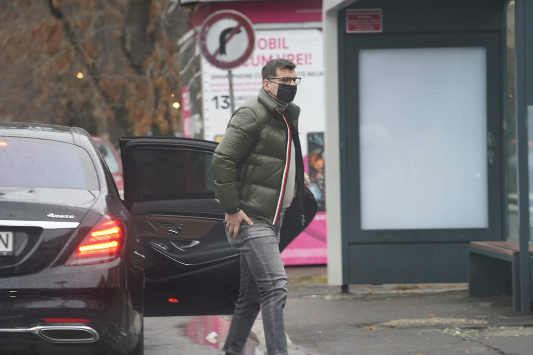 Toni Iuruc și-a aranjat frizura la un salon din zona Floreasca