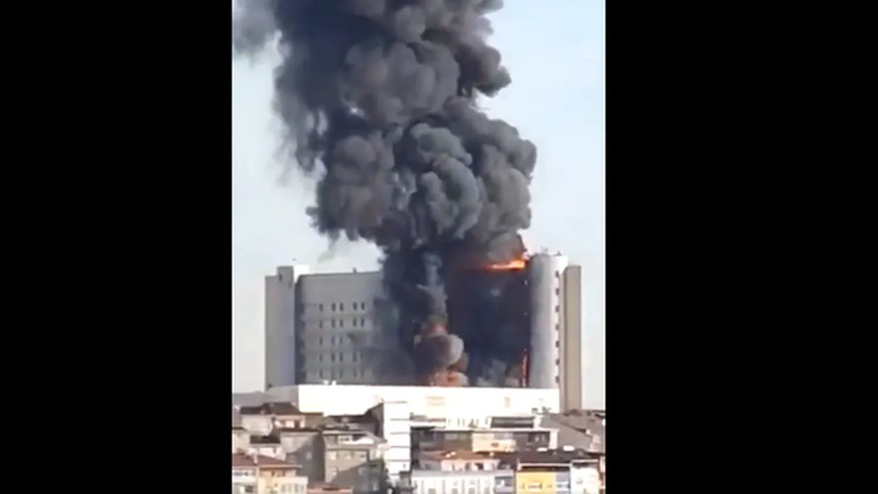 Incendiu de amploare în Istanbul! Flăcările ard pe mai multe etaje ale unui spital