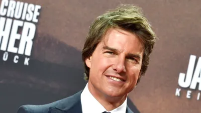 Suri, fiica lui Tom Cruise, renunță la numele de familie al tatălui său
