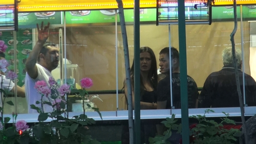 Gabi Torje si-a descaltat iubita in club si... i-a adulmecat picioarele! Apoi, la rasaritul soarelui, a dus-o la saorma