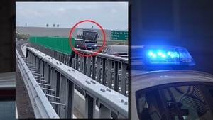 Ce a pățit un șofer din Sibiu care a mers un kilometru în marșarier, pe A1, pe banda de urgență. Conducea un autocar cu 32 de pasageri