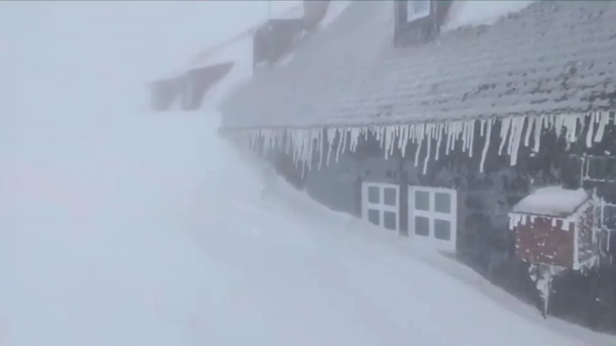 Sunt imaginile care-ți vor da fiori! Ninsori și viscol în România VIDEO + GALERIE FOTO