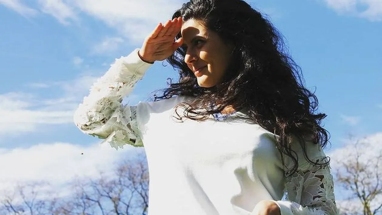 Ce mai recentă imagine cu prezentatoarea meteo, Ramona Păuleanu, însărcinată în șapte luni cu gemeni: „9 îi țin, dacă se poate”