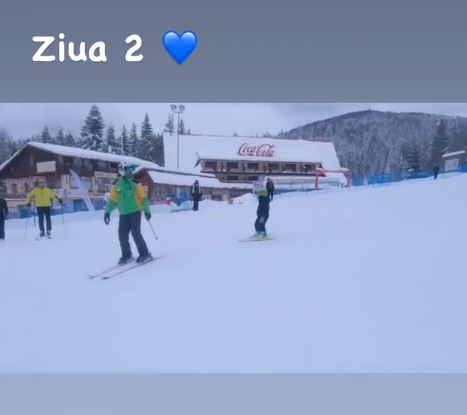 Adela Popescu, surpriză, după surpriză din partea soțului său: “Eu – acasă, la un smoothie, băieții – pe pârtie, la un ski”. A avut lacrimi în ochi după ce a primit imagini de la Radu Vâlcan