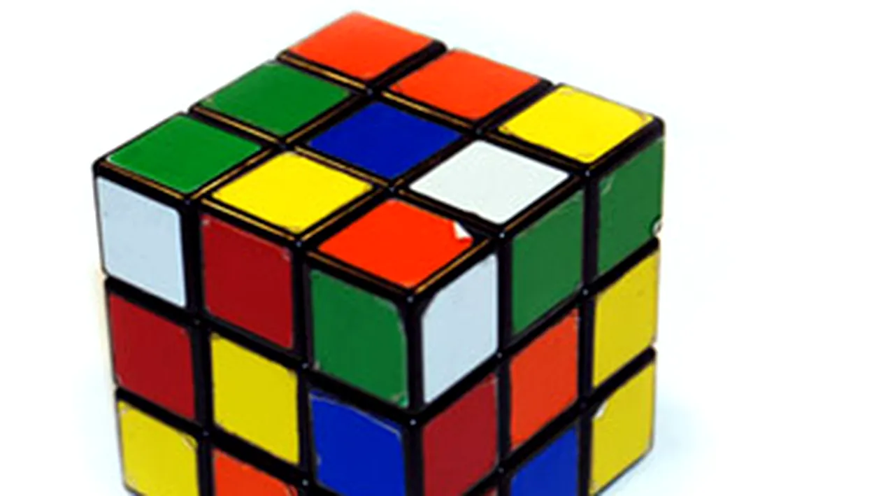 Cubul Rubik, rezolvat si cu ochii inchisi