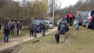 Tragedie fara margini pentru parintii baiatului de doi ani disparut ieri. Copilul a fost gasit mort intr-un put