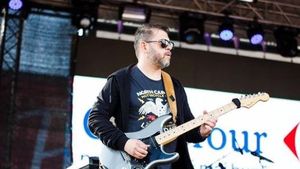 Fanii sunt în doliu. Daniel Dragomirescu, un talentat cântăreț, a fost răpus de COVID