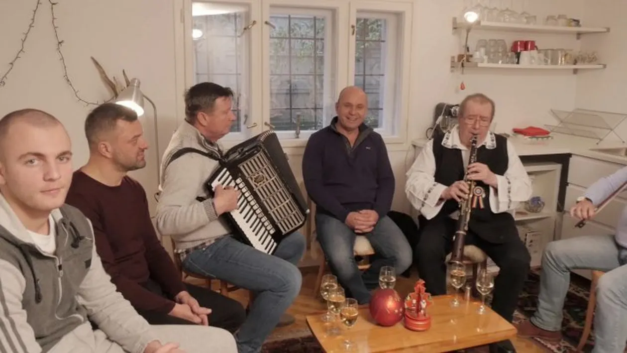 Ediţie specială la Realitatea TV, în Ajunul Crăciunului. Celebrul taragotist Dumitru Fărcaş va vorbi despre obiceiurile şi tradiţiile de Crăciun. Cozmin Guşă şi Aurel Tămaş, invitaţi surpriză