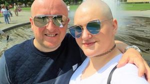 O tânără de 29 de ani a fost condamnată la închisoare, după ce s-a ras în cap și s-a prefăcut bolnavă de cancer ca să facă rost de bani pentru nunta mult visată