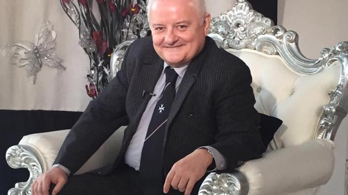 Transformarea șocantă a lui Irinel Columbeanu. Și-a lăsat barbă și părul lung