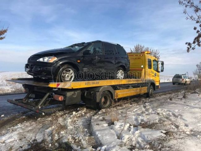 Beat criță, angajatul unei spălătorii i-a furat mașina clientului și s-a răsturnat cu ea