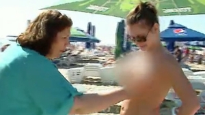 Proba de divort! Catalin Maruta s-a uitat minute in sir la sanii unei tinere care facea topless: "Sa vezi ce iti face acasa"