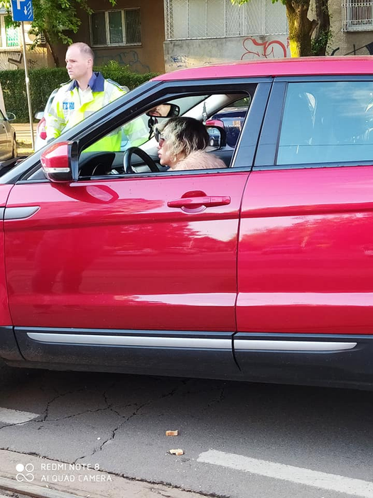 Cum arată maşina Margheritei de la Clejani, după ce a făcut accident în această dimineaţă. FOTO de la faţa locului