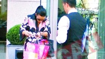 Fetele Madonnei au iesit la plimbare prin Bucuresti intr-o masina blindata