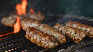 Românii au dat micul pe fast food. Cum serbează 1 Mai pe litoral. Chef Munti a dezvăluit totul