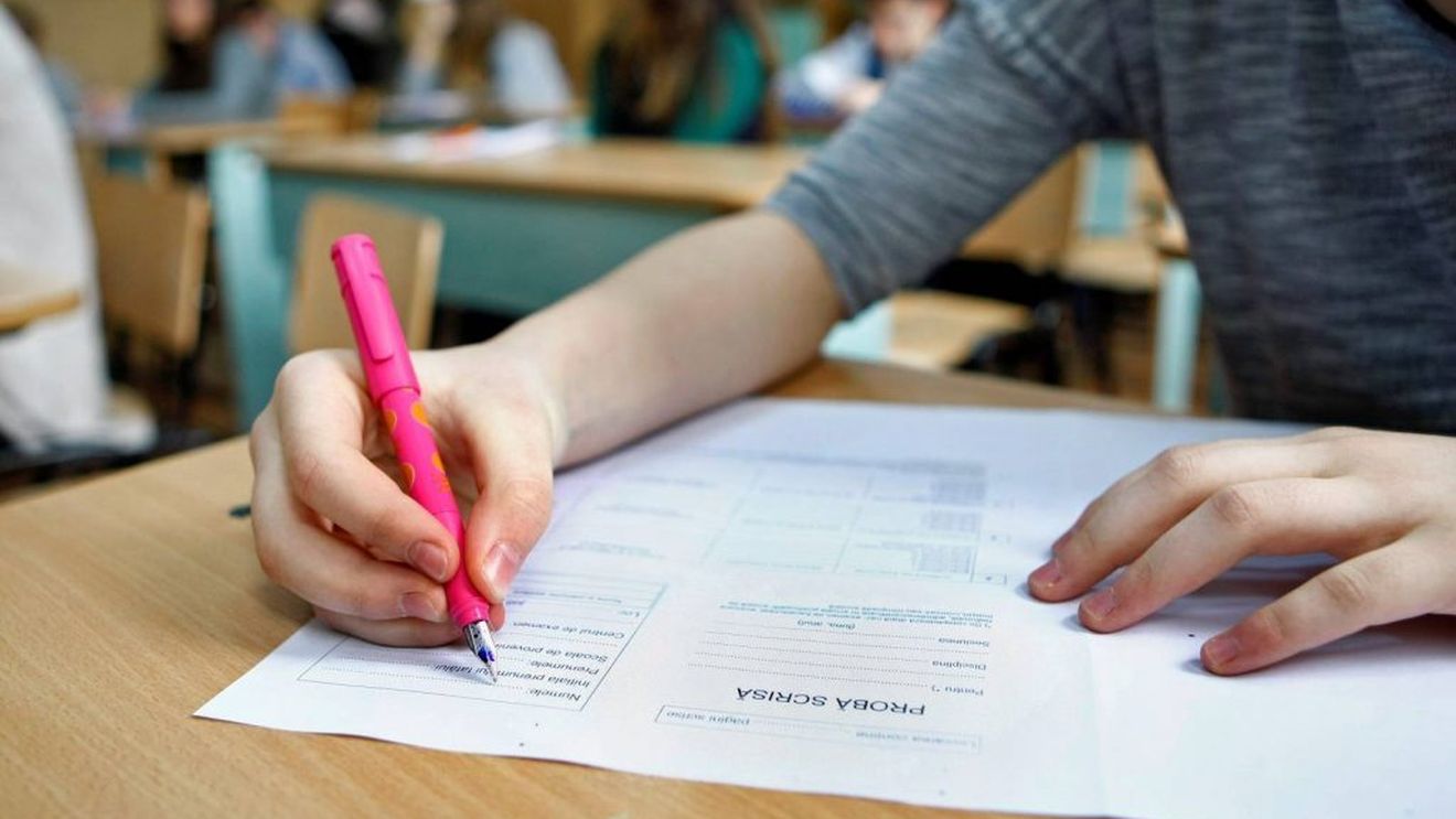 Evaluare Națională 2019. Absolvenții de clasa a VIII-a susțin azi proba la limba maternă