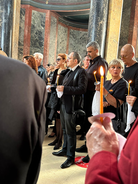 Slujba de înmormântare a lui Alexandru Arșinel s-a ținut cu ușile închise (Foto: CANCAN.RO)