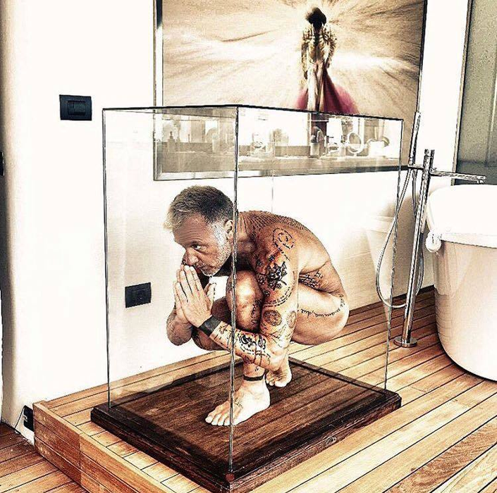Gianluca Vacchi locuieşte într-un complex impresionant din Bologna, în Italia