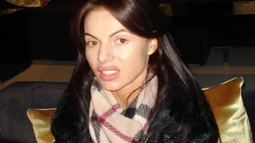 Ramona Lazuran, in sanii goi la TV! Si-a dat jos sutienul si s-a lasat pipaita