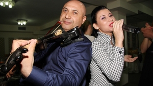 Fabuloasa poveste a lautarului George Ciotoi! A pus prima data mana pe vioara la 12 ani, iar acum canta house cu ea!