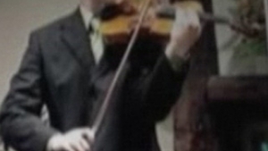 Un tanar violonist si-a luat viata dupa ce a fost filmat sarutandu-se cu iubitul sau