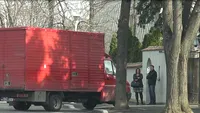 Văduva şi fiul miliardarului Dan Adamescu, mare scandal - faza pe bibelouri. Poliţia a intervenit când bunurile din casă erau băgate în camion! L-au băgat în curte şi...