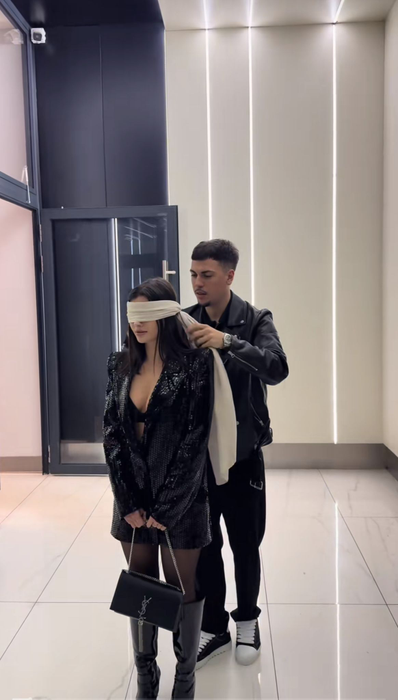 Erika Isac a împlinit 25 de ani și M.G.L. i-a făcut un super cadou de ziua ei! Ce a primit din partea invitațiilor la party