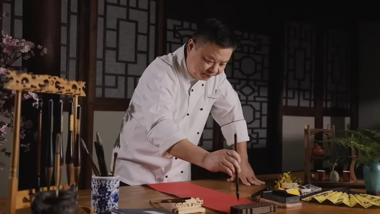 Chef John ne dezvăluie secretul „Burning Noodles”: tăițeii legendari din Sichuan care cuceresc lumea fără să fie extrem de iuți