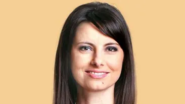 Fetita Liviei Dila le admira pe Iulia Vantur si  Iuliana Tudor! Ele imbraca cele mai frumoase rochii de prezentatoare