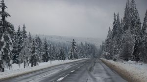 Meteo România. Ninsori, temperaturi scăzute și precipitații în mai multe zone din țară