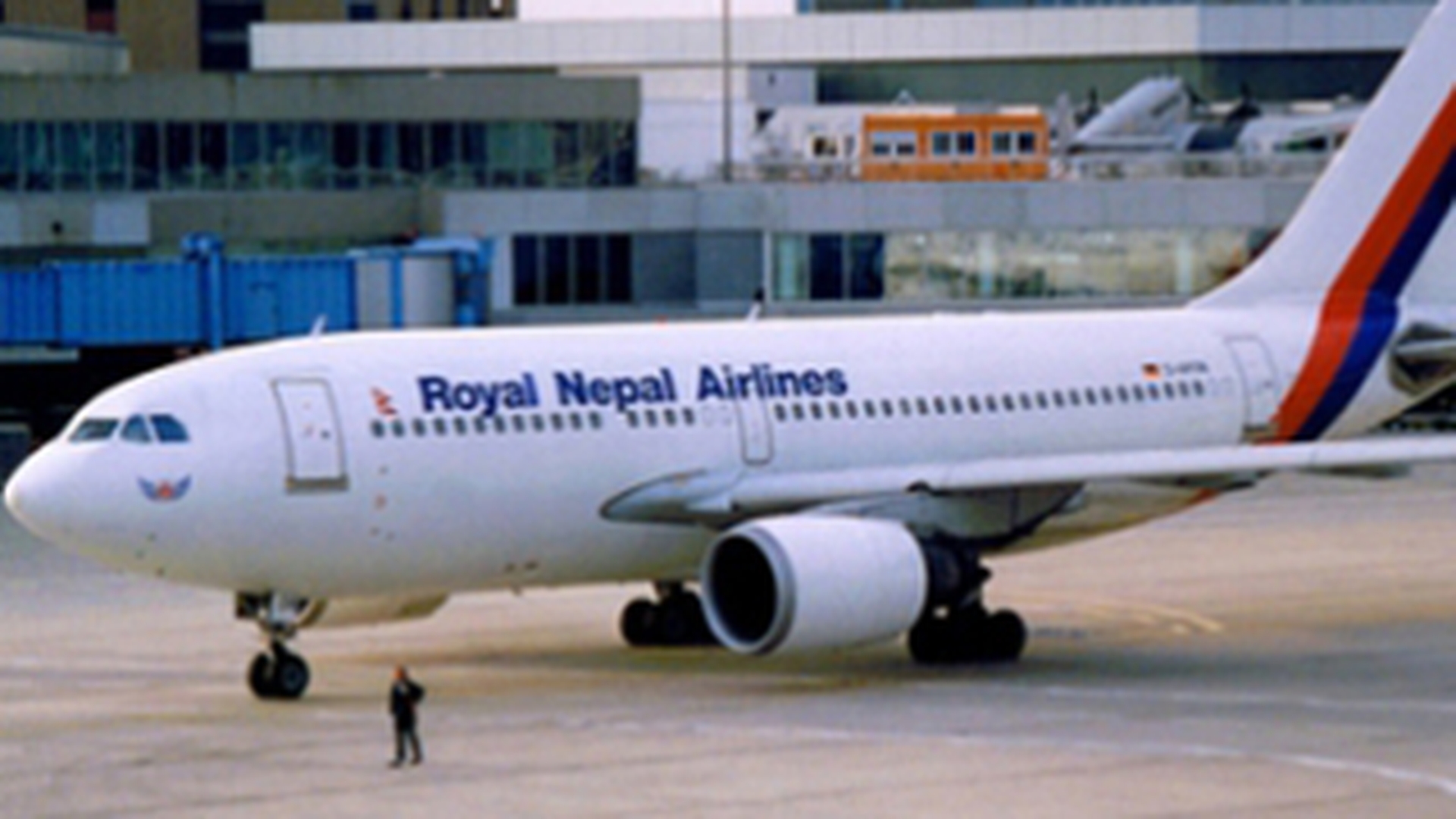Soarecele mic saboteaza avionul mare! O rozatoare a blocat ditamai avionul pe un aeroport din China!