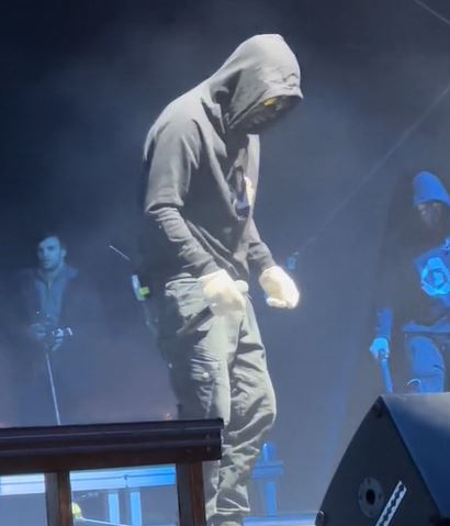 Imagini şocante cu Carla’s Dreams pe scena din Craiova: „Spart de drogat la concert”. FOTO