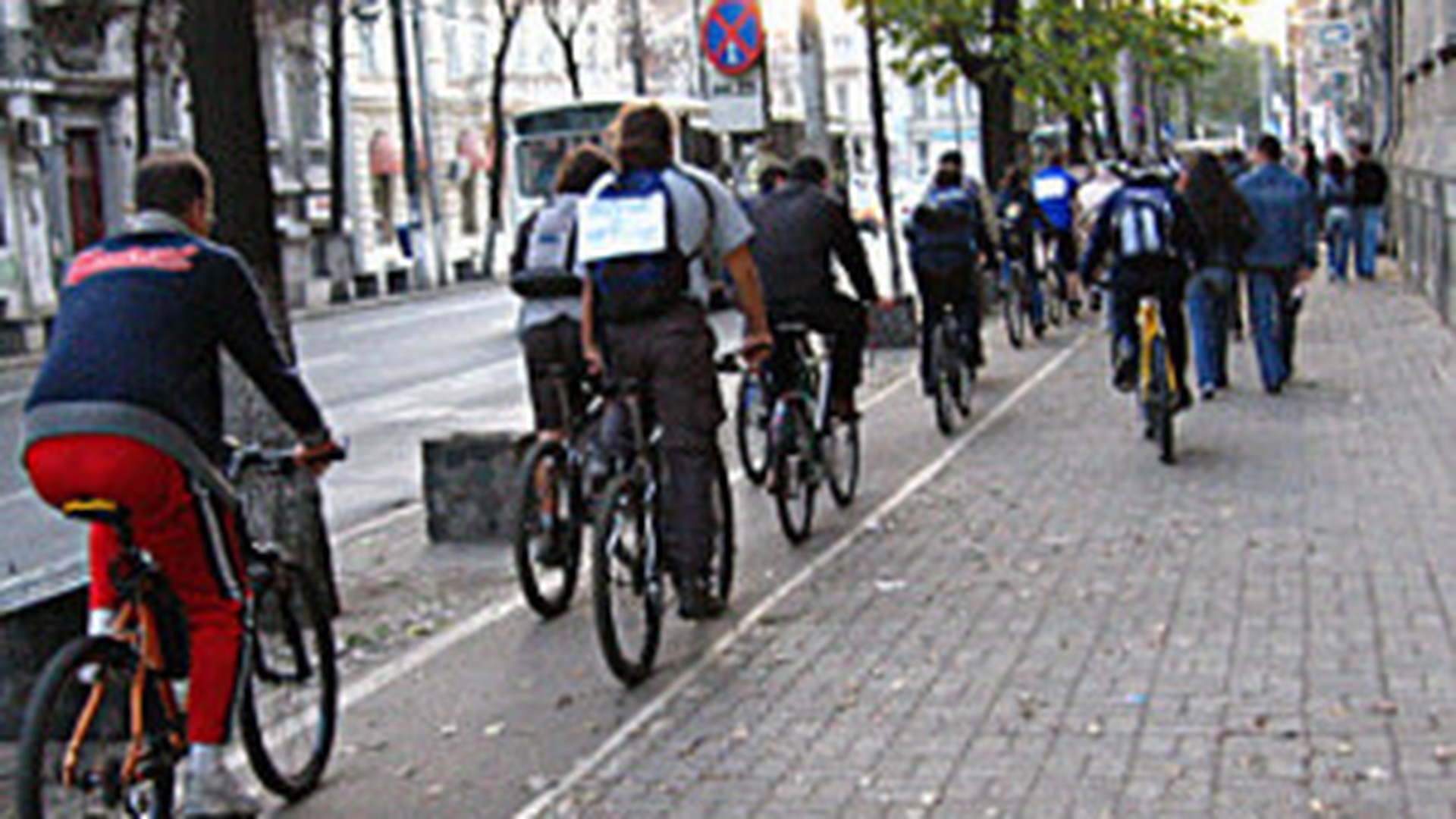 Un bucureştean, amendat pentru că nu avea claxon la bicicletă
