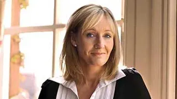 J.K. Rowling, mama lui Harry Potter, darama un conac din secolul al XVII-a, de 1,2 milioane lire sterline, pentru a-si extinde gradina