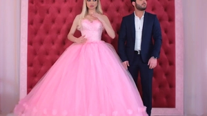 Acest videoclip al unei cântăreţe pop a fost interzis prin lege în Liban pentru că este mult prea provocator!