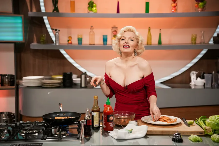 soasia marilyn monroe chefi la cutite 12