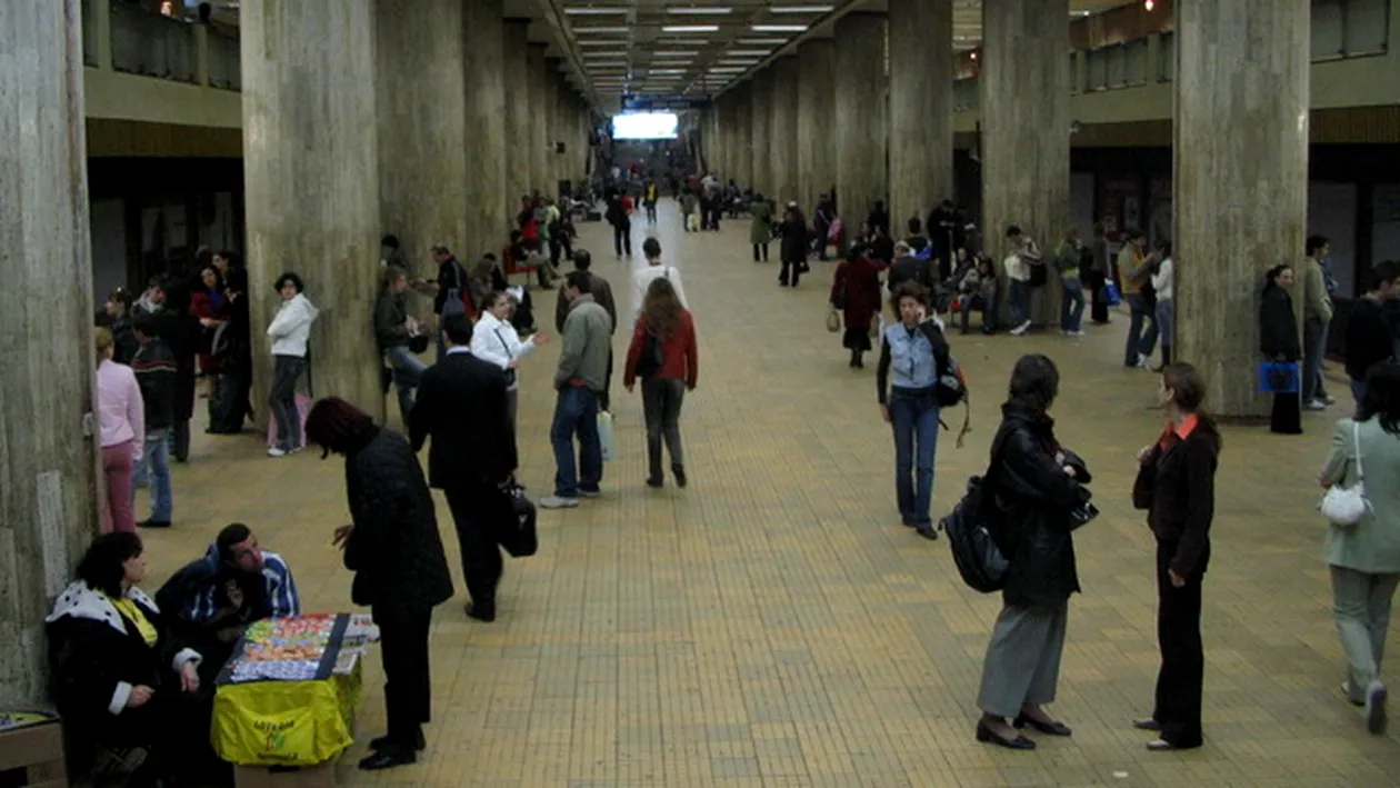 O femeie a murit dupa ce s-a aruncat in fata metroului, la statia Piata Unirii 1 din Capitala