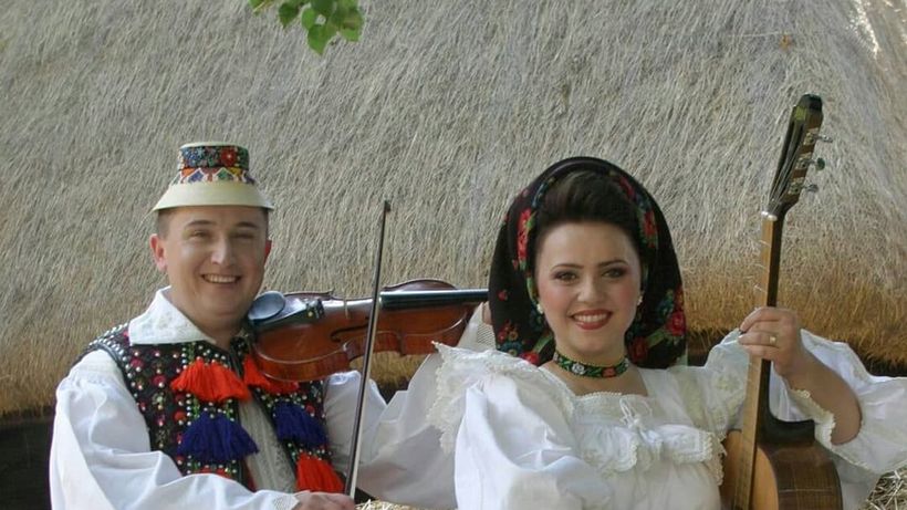 Cornelia Rednic avea doar 16 ani când și-a cunoscut soțul. Cum a reacționat familia ei: ”La fel aș face!”