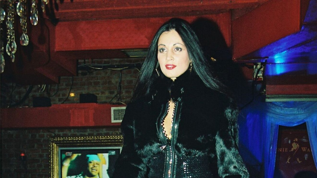 Nicoleta Luciu, femeia care nu rata niciodată lumina reflectoarelor. O fotografie rară din subsolurile gloriei