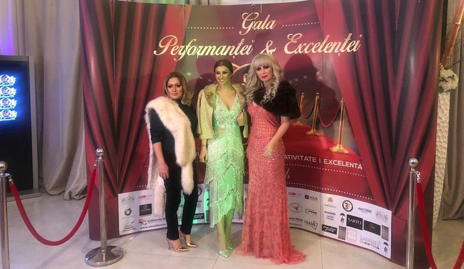 Anamaria Prodan a purtat o rochie extrem de elegantă, dar transparentă! Gafa făcută de soția lui Reghe când a primit un premiu important în cariera ei