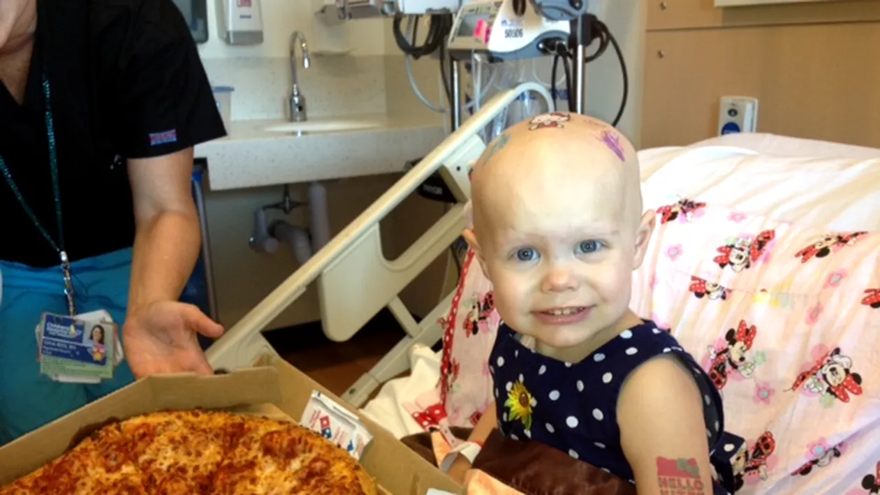 Mesajul care a emotionat o lume intreagă! Ce a scris o fetită bolnavă de cancer pe geamul salonului din spital