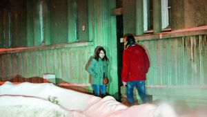 Romanță printre nămeți cu o prințesă necunoscută! Vladimir Drăghia, surprins într-o poveste de iarnă ca-n filmele anilor 2000