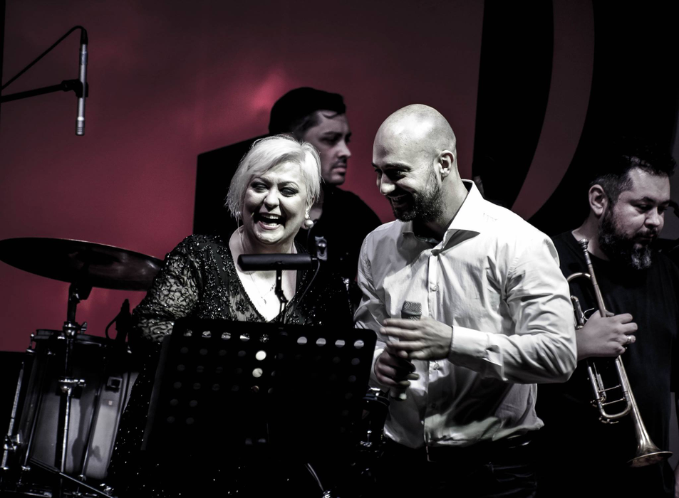 Surpriză în showbiz! Familia Monicăi Anghel se măreşte. Este însărcinată din nou