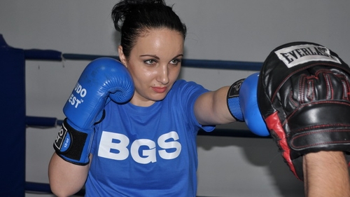 Cine l-a aparat pe Dave de la Depeche in Romania? Domnisoara Monica e bodyguardul artistilor!